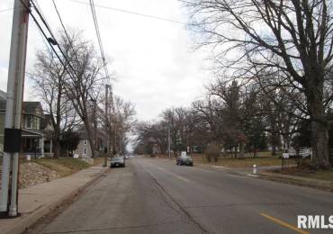 1609 MULBERRY Avenue, Muscatine, Iowa, 4 Bedrooms Bedrooms, ,2 BathroomsBathrooms,Residential,For Sale,MULBERRY,RMAQC4259605