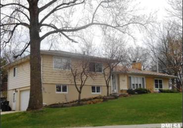 2625 LORTON Avenue, Davenport, Iowa, 4 Bedrooms Bedrooms, ,2 BathroomsBathrooms,Residential,For Sale,LORTON,RMAQC4259621