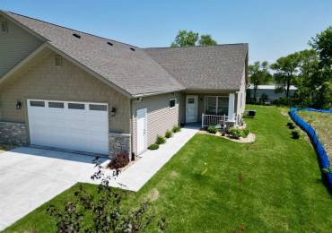 4001 CREEK HILL Drive, Bettendorf, Iowa, 3 Bedrooms Bedrooms, ,2 BathroomsBathrooms,Residential,For Sale,CREEK HILL,RMAQC4259668