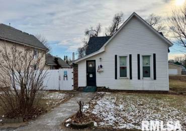 747 12TH Avenue South, Clinton, Iowa, 2 Bedrooms Bedrooms, ,1 BathroomBathrooms,Residential,For Sale,12TH,RMAQC4259670