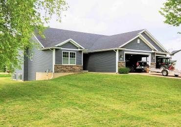 111 SCOTT PARK Road, Eldridge, Iowa, 4 Bedrooms Bedrooms, ,3 BathroomsBathrooms,Residential,For Sale,SCOTT PARK,RMAQC4259714