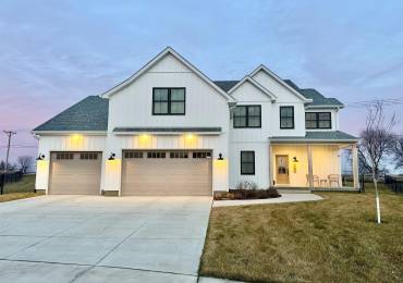 1201 COLONIAL Court, Eldridge, Iowa, 5 Bedrooms Bedrooms, ,3 BathroomsBathrooms,Residential,For Sale,COLONIAL,RMAQC4259370