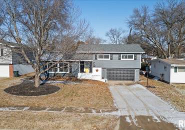 2612 ELM Street, Davenport, Iowa, 3 Bedrooms Bedrooms, ,2 BathroomsBathrooms,Residential,For Sale,ELM,RMAQC4259789