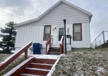 223 16TH Place, Clinton, Iowa, 2 Bedrooms Bedrooms, ,1 BathroomBathrooms,Residential,For Sale,16TH,RMAQC4259805