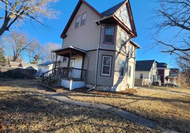 1913 10TH Avenue, Rock Island, Illinois, 4 Bedrooms Bedrooms, ,1 BathroomBathrooms,Residential,For Sale,10TH,RMAQC4259826