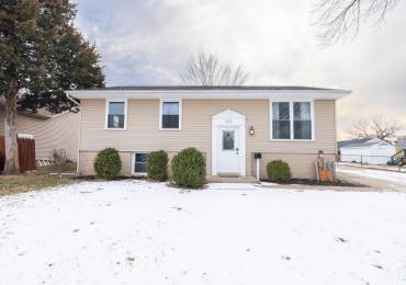 1717 COLUMBUS Drive, Pekin, Illinois, 4 Bedrooms Bedrooms, ,2 BathroomsBathrooms,Residential,For Sale,COLUMBUS,RMAPA1255631