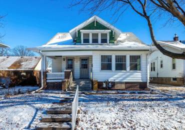 2329 PERSHING Avenue, Davenport, Iowa, 3 Bedrooms Bedrooms, ,2 BathroomsBathrooms,Residential,For Sale,PERSHING,RMAQC4259968