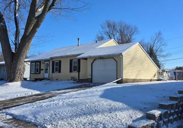 1215 8TH Avenue North, Clinton, Iowa, 3 Bedrooms Bedrooms, ,1 BathroomBathrooms,Residential,For Sale,8TH,RMAQC4259973