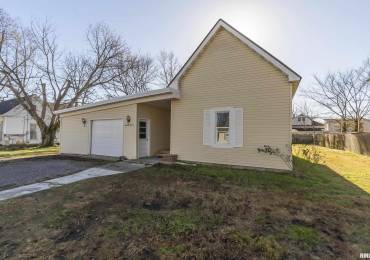 407 MARION Street, Marion, Illinois, 2 Bedrooms Bedrooms, ,1 BathroomBathrooms,Residential,For Sale,MARION,RMAQC4259230