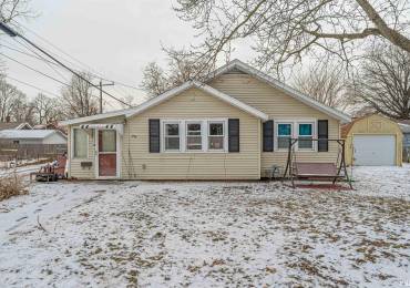 915 PEORIA Street, Lincoln, Illinois, 2 Bedrooms Bedrooms, ,1 BathroomBathrooms,Residential,For Sale,PEORIA,RMACA1034453