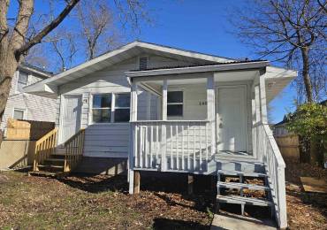 1403 OAK Street, Muscatine, Iowa, 3 Bedrooms Bedrooms, ,1 BathroomBathrooms,Residential,For Sale,OAK,RMAQC4258722