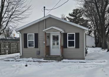 1117 CHESTNUT Street, Buffalo, Iowa, 2 Bedrooms Bedrooms, ,1 BathroomBathrooms,Residential,For Sale,CHESTNUT,RMAQC4260587