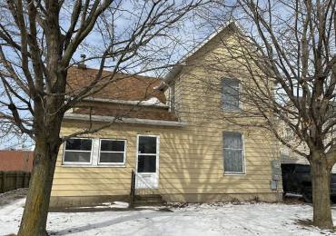 40 5TH Avenue, Canton, Illinois, 2 Bedrooms Bedrooms, ,2 BathroomsBathrooms,Residential,For Sale,5TH,RMAPA1256078