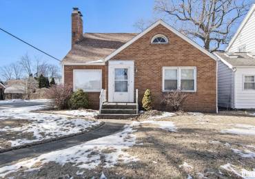 2001 Marland Street, Springfield, Illinois, 3 Bedrooms Bedrooms, ,2 BathroomsBathrooms,Residential,For Sale,Marland,RMACA1034133