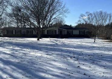 209 Leland Lake Drive, Jacksonville, Illinois, 3 Bedrooms Bedrooms, ,2 BathroomsBathrooms,Residential,For Sale,Leland Lake,RMACA1034520