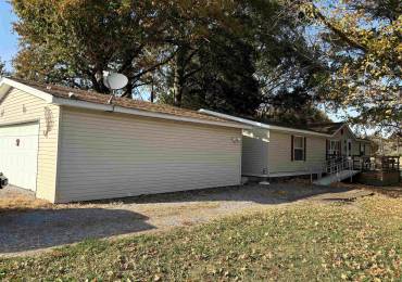 10062 State Route 142 Highway, Mt Vernon, Illinois, 3 Bedrooms Bedrooms, ,2 BathroomsBathrooms,Residential,For Sale,State Route 142,RMAEB456832