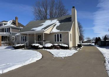 626 3RD Avenue, De Witt, Iowa, 3 Bedrooms Bedrooms, ,2 BathroomsBathrooms,Residential,For Sale,3RD,RMAQC4260654