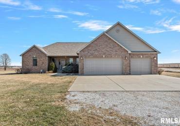 1312 Massey Lane, Jacksonville, Illinois, 2 Bedrooms Bedrooms, ,3 BathroomsBathrooms,Residential,For Sale,Massey,RMACA1034786