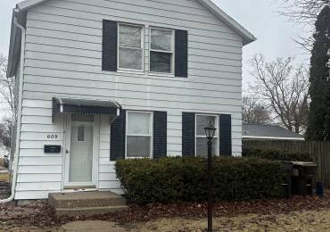 609 12TH Avenue, Fulton, Illinois, 3 Bedrooms Bedrooms, ,2 BathroomsBathrooms,Residential,For Sale,12TH,RMAQC4261015