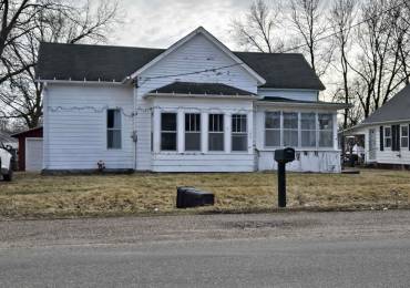 203 MAIN Street, Clayton, Illinois, 2 Bedrooms Bedrooms, ,1 BathroomBathrooms,Residential,For Sale,MAIN,RMAQC4261032