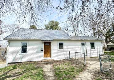 2011 IOWA Avenue, Clinton, Iowa, 3 Bedrooms Bedrooms, ,1 BathroomBathrooms,Residential,For Sale,IOWA,RMAQC4251691