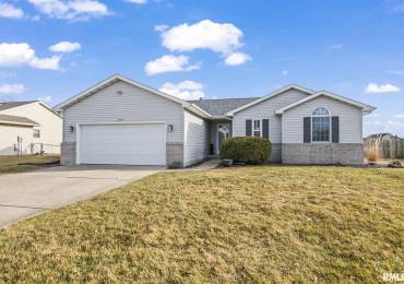 1040 OAKBROOK Avenue, Chatham, Illinois, 3 Bedrooms Bedrooms, ,2 BathroomsBathrooms,Residential,For Sale,OAKBROOK,RMACA1034830