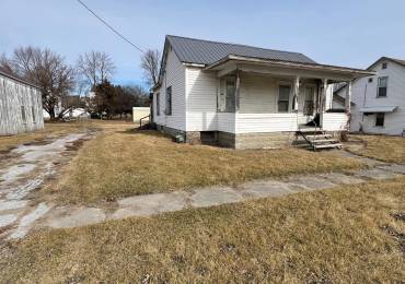 106 CENTER Street, West Point, Illinois, 2 Bedrooms Bedrooms, ,Residential,For Sale,CENTER,RMACA1034872