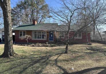 1209 HILL Street, Carbondale, Illinois, 4 Bedrooms Bedrooms, ,2 BathroomsBathrooms,Residential,For Sale,HILL,RMAEB457039