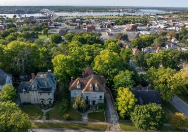 817 7TH Street, Davenport, Iowa, 8 Bedrooms Bedrooms, ,8 BathroomsBathrooms,Residential,For Sale,7TH,RMAQC4261082