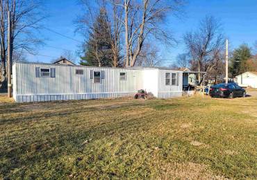 807 Clan Street, Flora, Illinois, 3 Bedrooms Bedrooms, ,1 BathroomBathrooms,Residential,For Sale,Clan,RMAEB457045