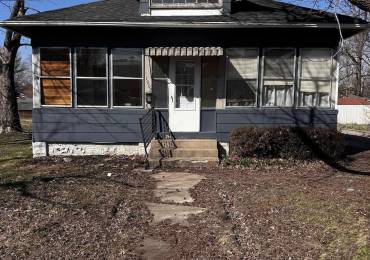 1002 JOHNSON Street, Marion, Illinois, 2 Bedrooms Bedrooms, ,1 BathroomBathrooms,Residential,For Sale,JOHNSON,RMAEB457046