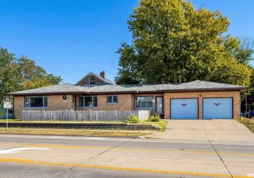 2002 7TH Street, Moline, Illinois, 2 Bedrooms Bedrooms, ,2 BathroomsBathrooms,Residential,For Sale,7TH,RMAQC4261111