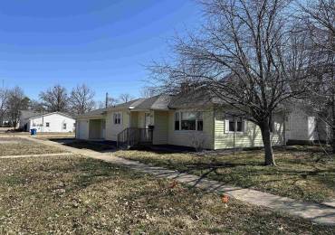 1101 4TH Street, Centralia, Illinois, 2 Bedrooms Bedrooms, ,2 BathroomsBathrooms,Residential,For Sale,4TH,RMAEB457062