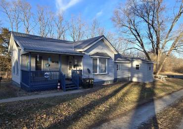 502 CAPITOL Avenue, Mt Sterling, Illinois, 3 Bedrooms Bedrooms, ,1 BathroomBathrooms,Residential,For Sale,CAPITOL,RMAQC4260764