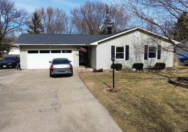 301 PARK VIEW Drive, Eldridge, Iowa, 4 Bedrooms Bedrooms, ,1 BathroomBathrooms,Residential,For Sale,PARK VIEW,RMAQC4261138