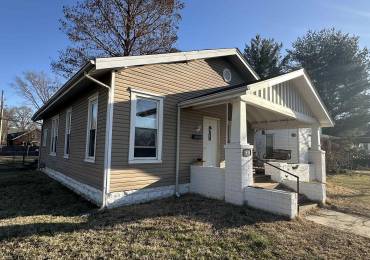 1938 PINE Street, Murphysboro, Illinois, 2 Bedrooms Bedrooms, ,1 BathroomBathrooms,Residential,For Sale,PINE,RMAEB457067