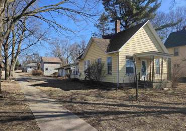 218 BROAD Street, Lacon, Illinois, 2 Bedrooms Bedrooms, ,1 BathroomBathrooms,Residential,For Sale,BROAD,RMAPA1256445