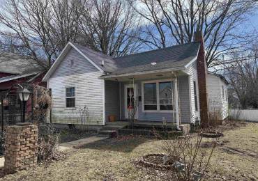 944 WALNUT Street, Canton, Illinois, 3 Bedrooms Bedrooms, ,1 BathroomBathrooms,Residential,For Sale,WALNUT,RMAQC4261179