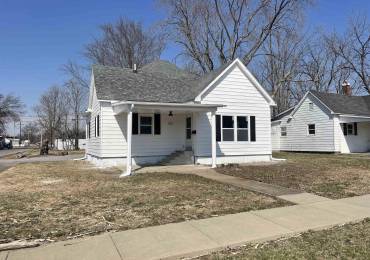 800 Reeves Street, Marion, Illinois, 3 Bedrooms Bedrooms, ,2 BathroomsBathrooms,Residential,For Sale,Reeves,RMAEB457101