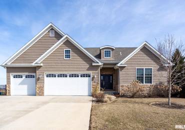 46 COBBLESTONE Lane, Le Claire, Iowa, 5 Bedrooms Bedrooms, ,3 BathroomsBathrooms,Residential,For Sale,COBBLESTONE,RMAQC4261265