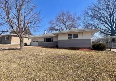 2037 OHIO Avenue, Davenport, Iowa, 3 Bedrooms Bedrooms, ,2 BathroomsBathrooms,Residential,For Sale,OHIO,RMAQC4261272