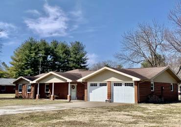 208 SPRING BAY Drive, Jacksonville, Illinois, 3 Bedrooms Bedrooms, ,2 BathroomsBathrooms,Residential,For Sale,SPRING BAY,RMACA1035028