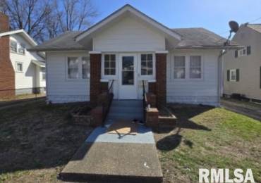 704 24TH Street, Mt Vernon, Illinois, 2 Bedrooms Bedrooms, ,1 BathroomBathrooms,Residential,For Sale,24TH,RMAEB457132