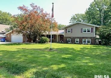 1203 ROOSEVELT Road, Taylorville, Illinois, 5 Bedrooms Bedrooms, ,2 BathroomsBathrooms,Residential,For Sale,ROOSEVELT,RMACA1031840