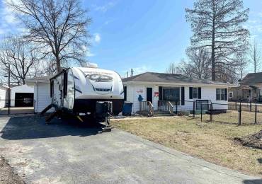 308 EAST Street, Pinckneyville, Illinois, 3 Bedrooms Bedrooms, ,2 BathroomsBathrooms,Residential,For Sale,EAST,RMAEB457141