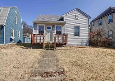 109 ELMWOOD Avenue, Davenport, Iowa, 2 Bedrooms Bedrooms, ,2 BathroomsBathrooms,Residential,For Sale,ELMWOOD,RMAQC4261319