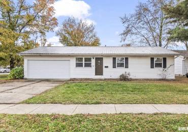 114 SPRUCE Street, Chatham, Illinois, 3 Bedrooms Bedrooms, ,2 BathroomsBathrooms,Residential,For Sale,SPRUCE,RMACA1035052