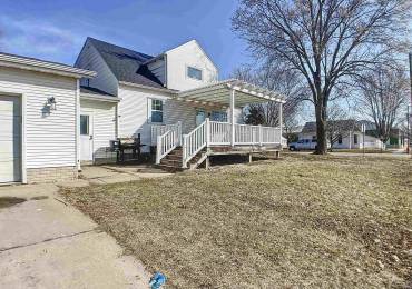 204 2ND Street, Bennett, Iowa, 4 Bedrooms Bedrooms, ,2 BathroomsBathrooms,Residential,For Sale,2ND,RMAQC4261300