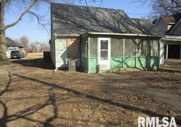 102 PARK Avenue, Manito, Illinois, 3 Bedrooms Bedrooms, ,2 BathroomsBathrooms,Residential,For Sale,PARK,RMAPA1256556