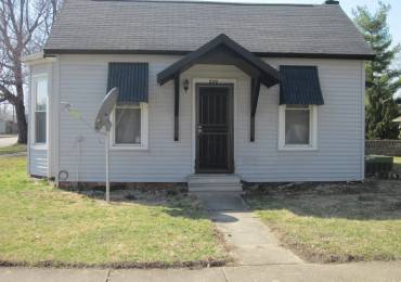 200 LOGAN Street, Mason City, Illinois, 2 Bedrooms Bedrooms, ,1 BathroomBathrooms,Residential,For Sale,LOGAN,RMACA1035068